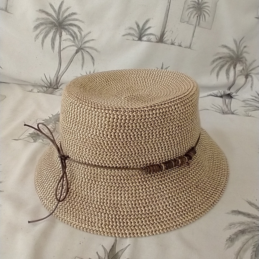 Elegant Tan Woven Bucket/ Brim Hat NWOT - Picture 13 of 16